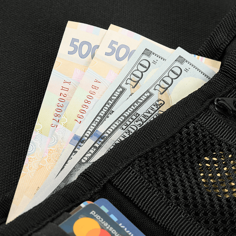 M-Tac Pung Elite Gen.II med kontanter og kort i holdbare Cordura 500D materialer, stilfuld og rummelig til daglig brug.