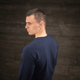 M-Tac Raglan Athlete i navy blå set bagfra, viser raglanærmerne for bevægelsesfrihed til sport eller hverdag.