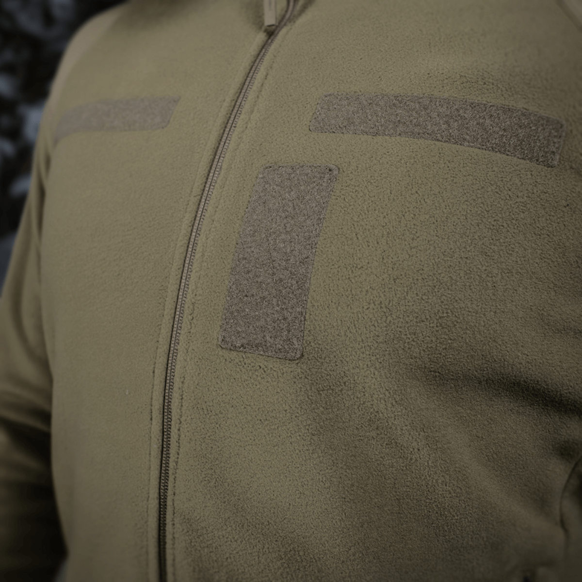 M-Tac Combat Fleece Polartec Jakke med Polartec fleece og velcro-paneler, ideel til taktisk brug og termoregulering.