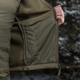 M-Tac Combat Fleece Polartec Jakke viser indvendig meshforing og kvalitetsdesign, ideel til taktisk brug.