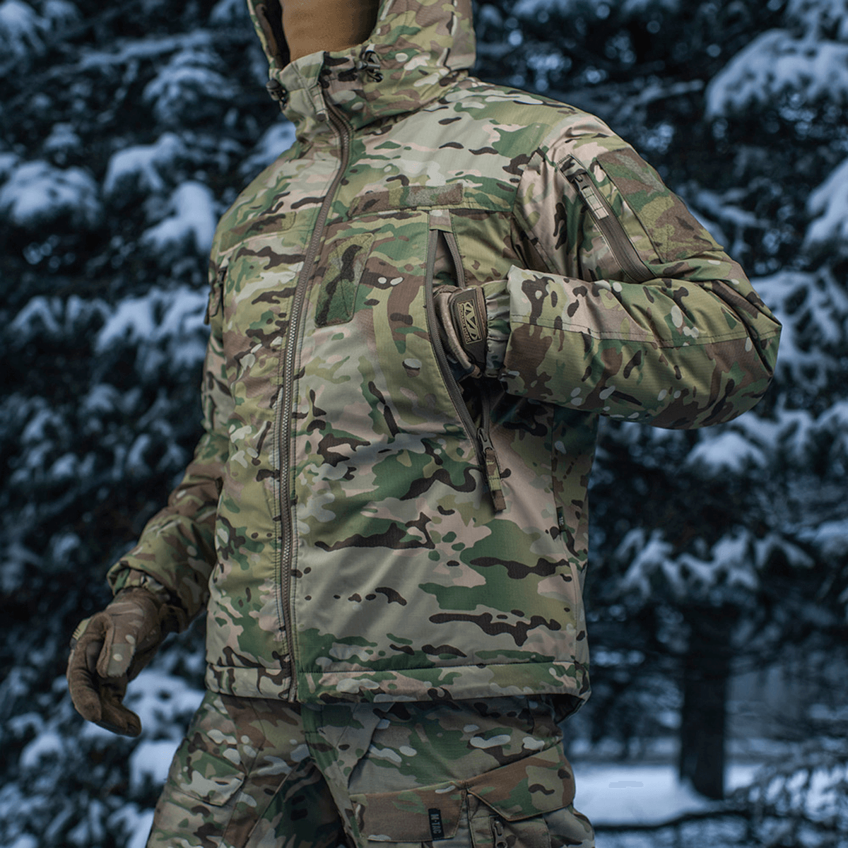 M-Tac Alpha Gen.IV Pro Primaloft Vinterjakke med Multicam design, velegnet til ekstreme kuldebeskyttelse ned til -20°C.