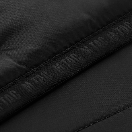 Nærbillede af M-Tac Damevest Primaloft med slidstærkt, vandafvisende nylon yderstof i sort