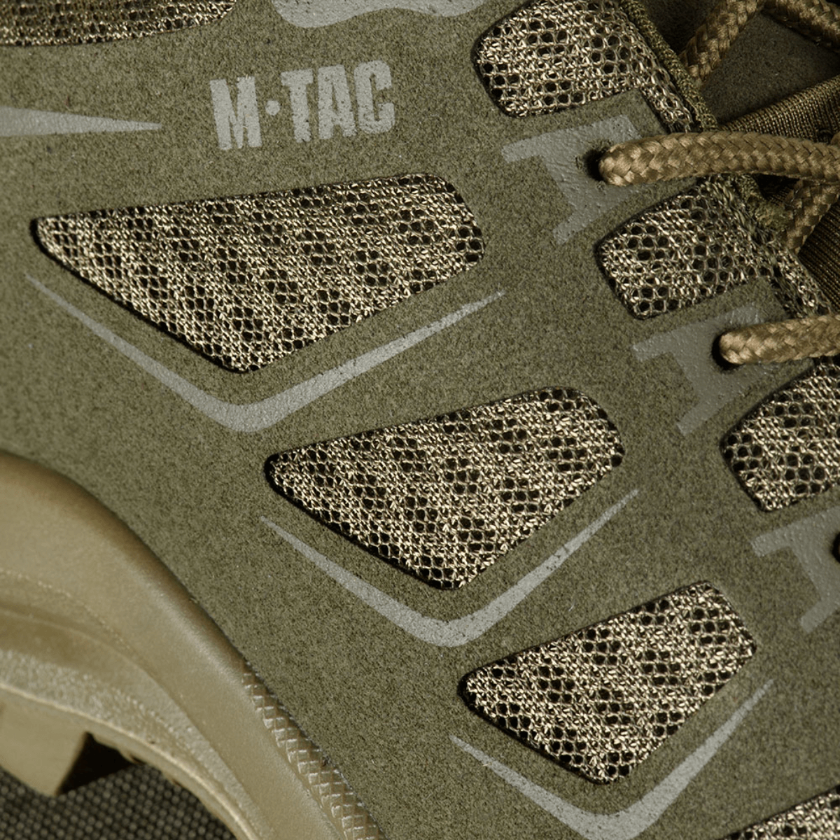 Nærbillede af M-Tac Tactical Sneakers IVA med åndbar mesh og syntetisk nubuck, ideelle til trekking og udendørs aktiviteter.