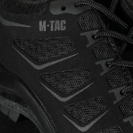 Nærbillede af M-Tac Tactical Sneakers IVA, åndbar mesh og syntetisk nubuck for aktivt sommerbrug og outdoor-aktiviteter.