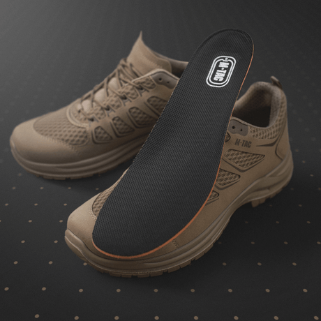 M-Tac Tactical Sneakers IVA i åndbar mesh med forstærket tå, nubuck og polstret indlægssål for aktivt sommerbrug.