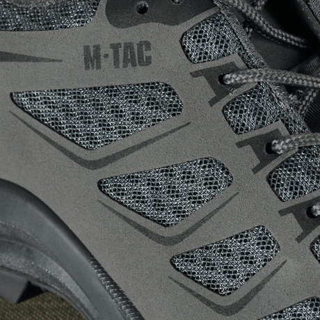 M-Tac Tactical Sneakers IVA med åndbart mesh og syntetisk nubuck overdel, ideel til outdoor-aktiviteter.