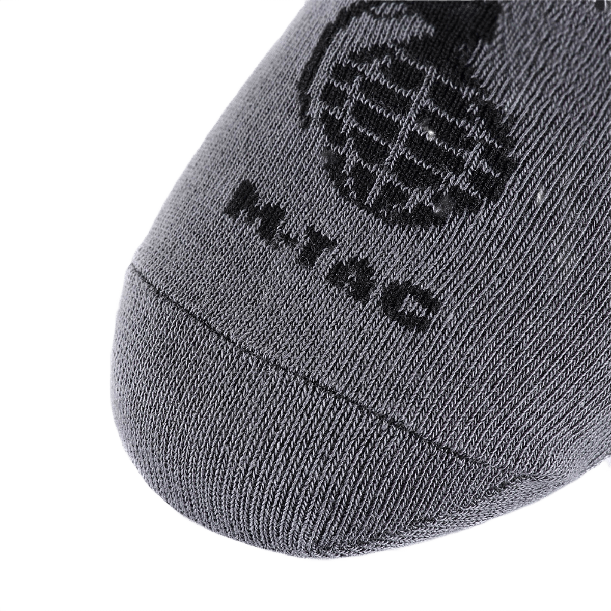 Billede af M-Tac Let Sommersokker Grenader i grå, designet til mænds udendørs aktiviteter, med ergonomisk pasform og originalt garnmønster.