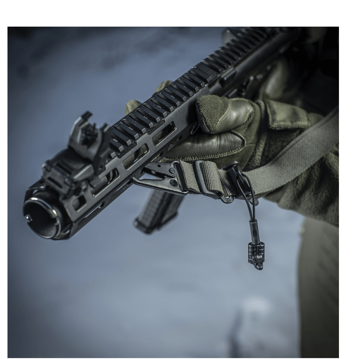 M-Tac Universal Våbenrem monteret til gevær for øget komfort og funktionalitet i taktisk brug i kolde omgivelser