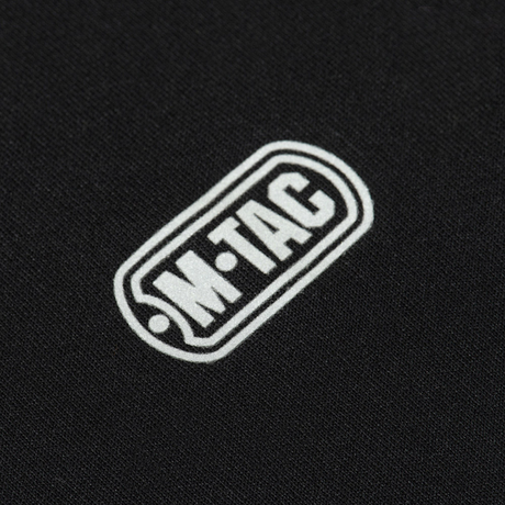 Reflekterende M-Tac logo på sort M-Tac T-shirt Ultra Light Polartec til træning og udendørsaktiviteter.