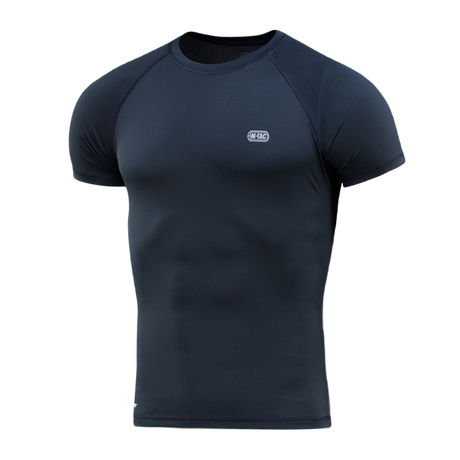 M-Tac T-shirt Ultra Light Polartec i Power Dry materiale, perfekt til sport og dagligt brug, med reflekterende logo og flade sømme.