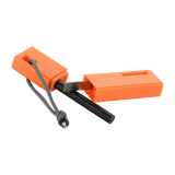 M-Tac Tændstål i orange magnesiumlegering, perfekt til camping og outdoor, producerer gnister ved 3000 °C med stål-tænder.