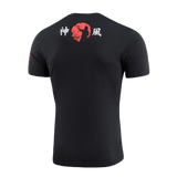 M-Tac T-Shirt Kamikaze Spirit, sort t-shirt med rød tryk på ryggen, dedikeret til FPV-operatører, fremstillet af bomuld og elastan.