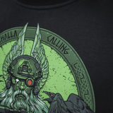 M-Tac T-Shirt Night Vision med print af Odin, moderne kampudstyr, NVG-hjelm, Hugin og Munin samt teksten 'Valhalla Calling' på sort baggrund.