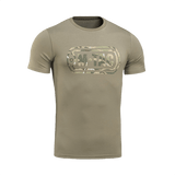 M-Tac T-Shirt Logo med camouflage og slogan, stilfuldt design i blød bomuldsblanding, ideel til taktisk og militært brug.