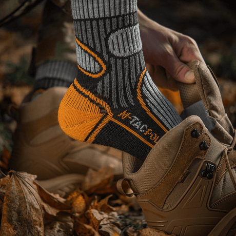 M-Tac Sokker Polar Merino 40% i aktion under udendørs aktiviteter, designet til varme og komfort med uld og nylon for styrke.