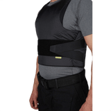 Anorak Concealable III Cover båret af mand, designet til skjult beskyttelse med RIP-STOP og Coolmax® materialer, let og komfortabel.