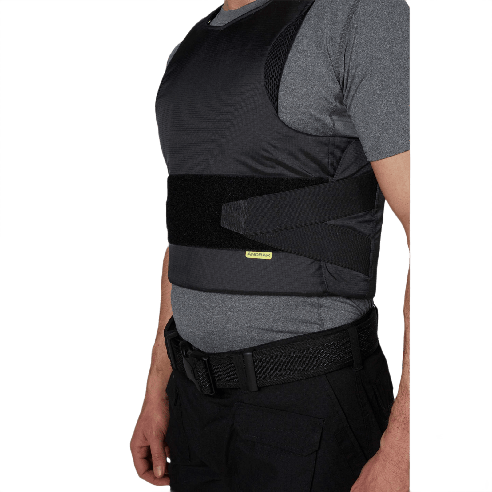 Anorak Concealable III Cover båret af mand, designet til skjult beskyttelse med RIP-STOP og Coolmax® materialer, let og komfortabel.