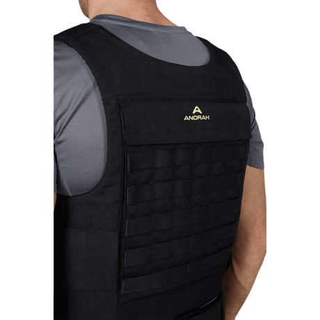 Anorak Duty III-M Cover set bagfra, viser ergonomisk design og PALS-webbing til MOLLE-udstyr.