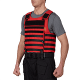 Rød Anorak Instructor I Cover med PALS webbing og ergonomisk design til politiet og Forsvaret, set på en person