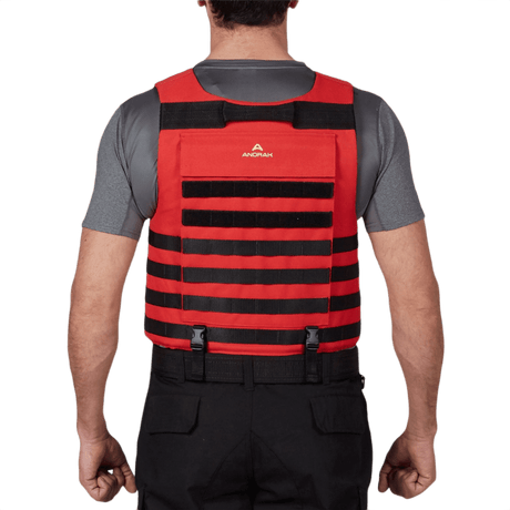 Rød Anorak Instructor I Cover med ergonomisk design og PALS webbing, ideel til politiet og militæret. Fokus på funktionalitet.