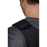 Anorak Concealable III Cover i sort viser skjult bæreevne under tøj, ideel til beskyttelse med RIP-STOP Dry Comfort XT® materiale.