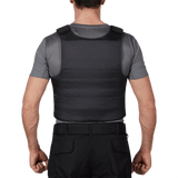 Bagudvendt billede af Anorak Titanium® Concealable III Stik & Skudsikker Vest, niveau IIIA beskyttelse, skjult under tøj.