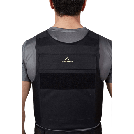 Anorak Titanium® Duty I Stik & Skudsikker Vest set bagfra, Level IIIA beskyttelse for politibetjente og sikkerhedspersonale, ergonomisk design.