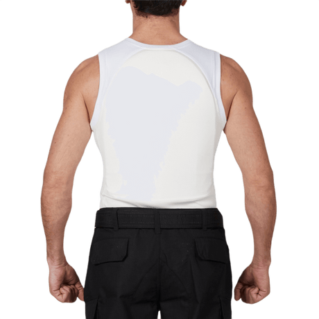 Anorak Titanium® Undershirt I set bagfra med soft armor-beskyttelse, perfekt til skjult bæring i henhold til NIJ 0101.04 STD.