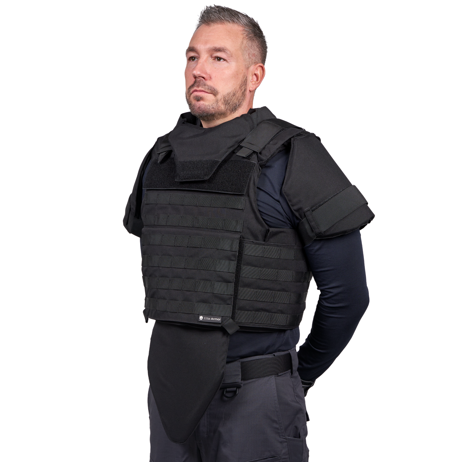 Mand iført Elite Armor Combat skudsikkervest set forfra