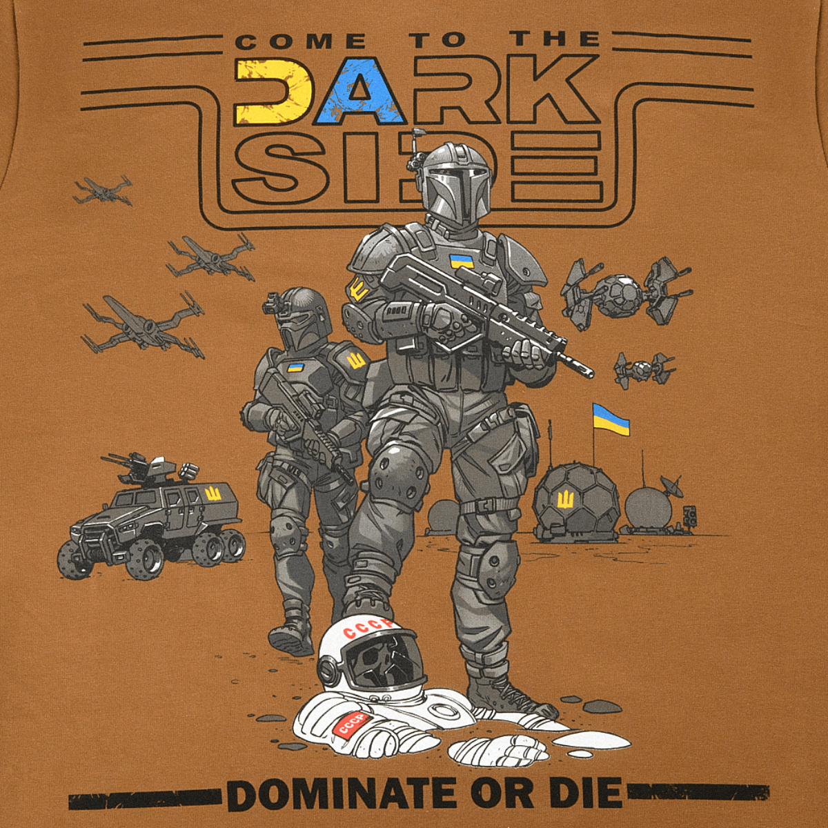 Illustration af rumkrigere på T-shirt med teksten 'Come to the Dark Side'. Fantasy tema med futuristiske soldater og kampkøretøjer.