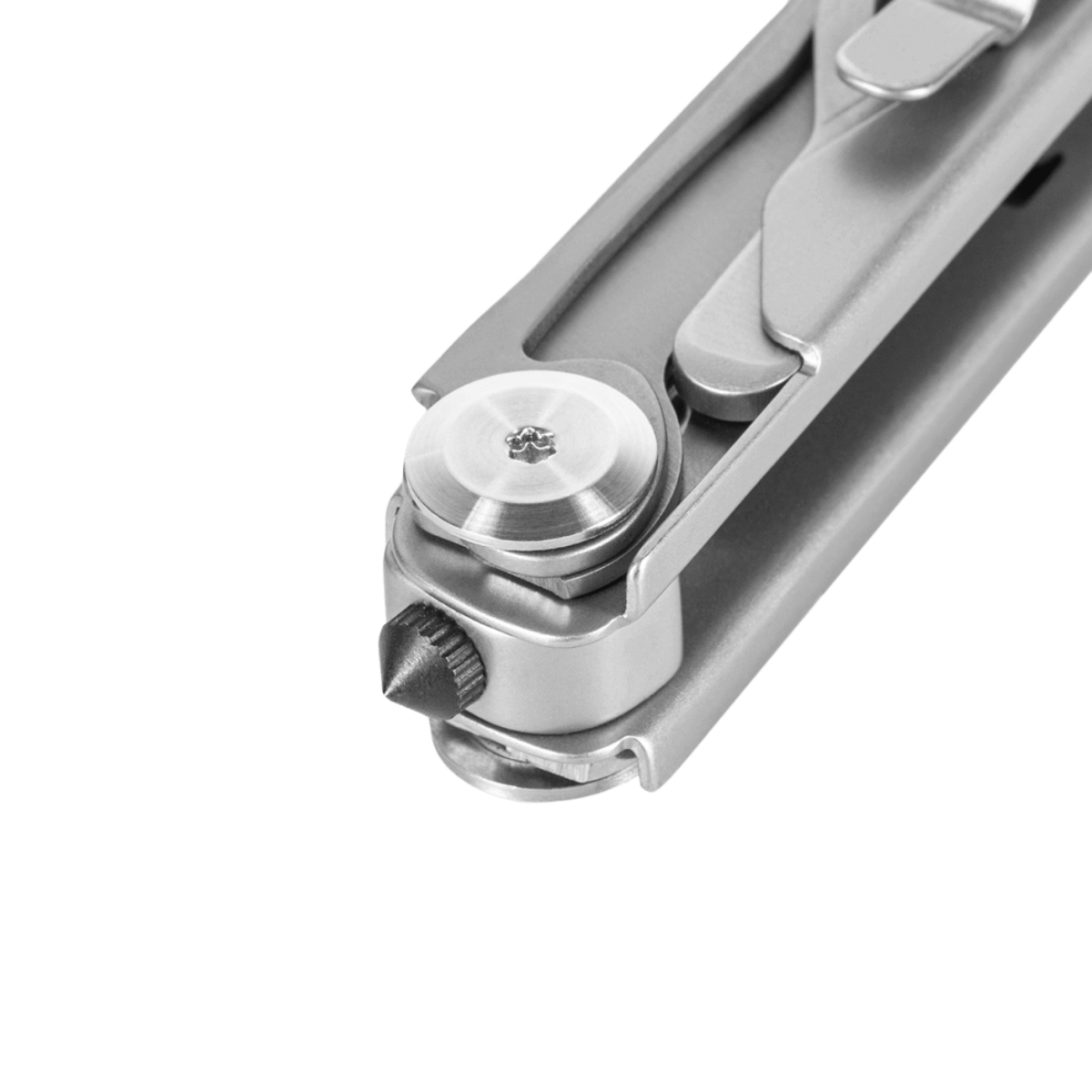 M-Tac Type 3 Foldekniv (5-i-1) Rustfrit Stål multiværktøj, kompakt og holdbart, ideel til EDC og feltture, close-up af detaljeret knivdesign