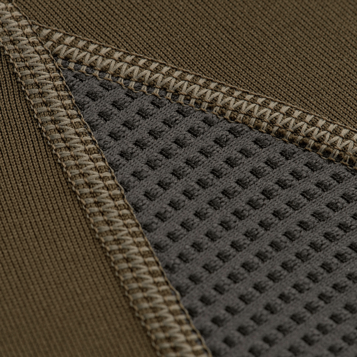 Detalje af M-Tac ThermoLine Termoundertøj med termoregulerende og åndbare materialer designet til komfort i sub-zero temperaturer.