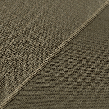 Sømmene på M-Tac Vinter Termobukser 3/4 Baselayer viser flade og holdbare syteknikker, ideel til vinteraktiviteter og komfort.