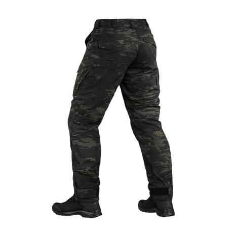 M-Tac Aggressor Elite Nyco Extreme Bukser i Black Multicam®, designet til taktisk brug med let og slidstærkt materiale, set bagfra.