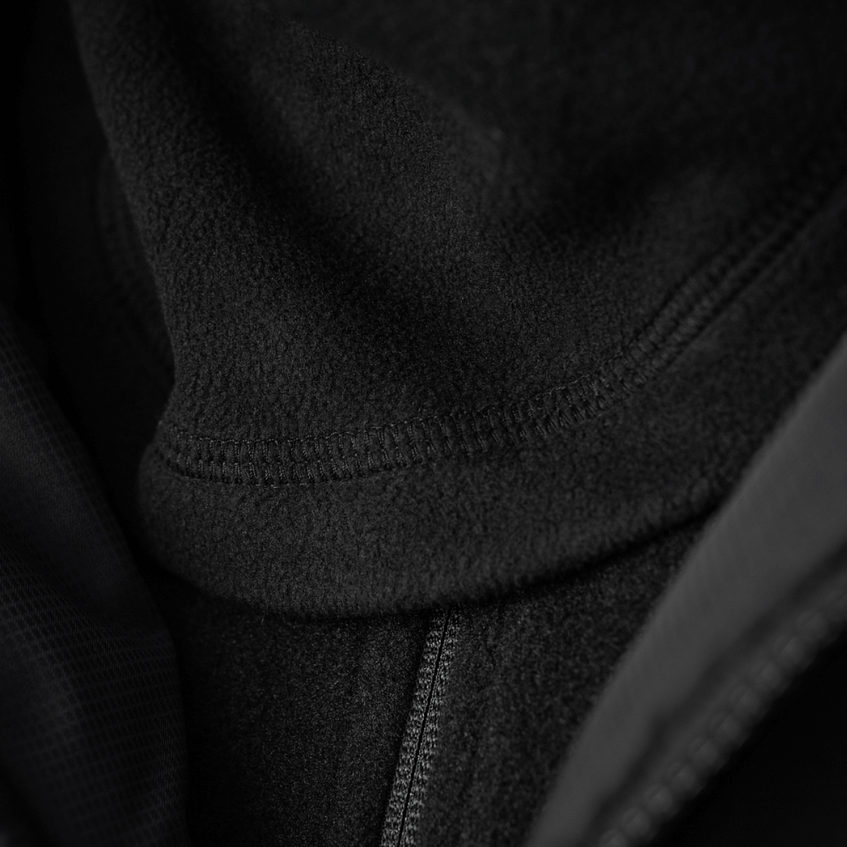 Nærbillede af M-Tac Anatomisk Snood Justerbar Elite Fleece (320 g/m²), viser tæt fleece tekstur.