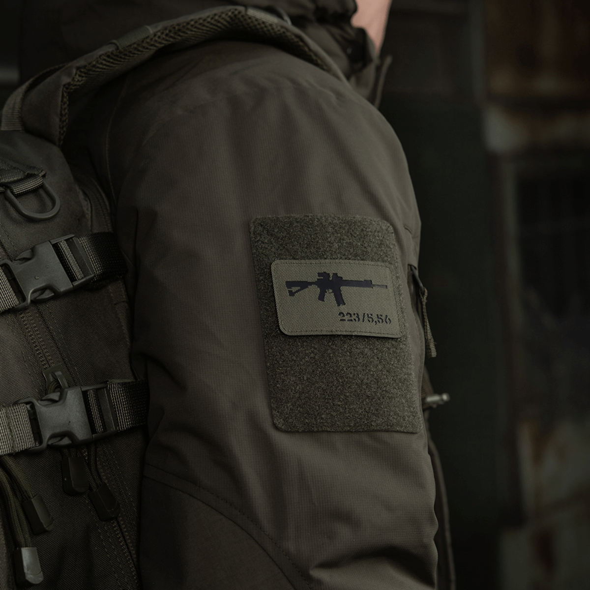 M-Tac AR-15 223/5,56 Laser Cut Patch på jakke, Velcro fastgjort, Cordura 500D materiale, taktisk morale patch til militær og outdoor.