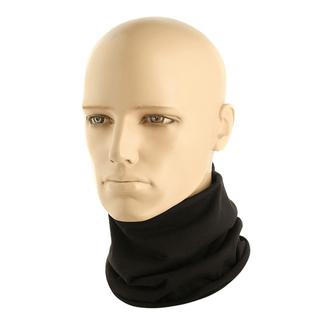 Mandlig mannequin iført en sort M-Tac Bomuld Tube Scarf til taktisk brug og fritidsaktiviteter
