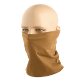 Mannequin iført en M-Tac Bomuld Tube Scarf i beige, multifunktionelt tilbehør til aktiv fritid og taktisk brug, lavet af 100% bomuld.