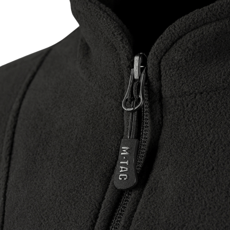 M-Tac Delta Fleece Jakke med lynlåsdetalje og behageligt fleece materiale, ideel til udendørs aktiviteter i koldt vejr.