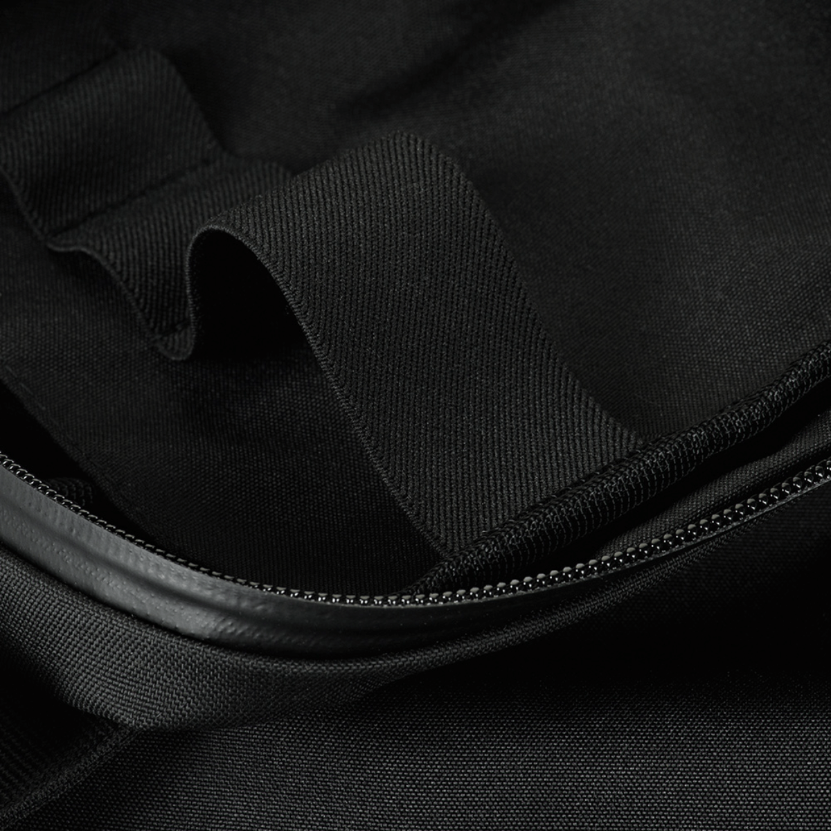 Nærbillede af M-Tac Horizontal Medical Pouch ROLL Elite, der viser slidstærkt Cordura 500D stof og lynlåsdetalje.