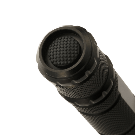 M-Tac Lommelygte P4 i sort aluminium, visende bundknap