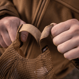 Nærbillede af M-Tac Mesh Flex Ripstop Baseball Cap med justerbar velcro-strop og mesh-paneler, der viser holdbarhed og ventilation.