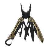 M-Tac Multiværktøj Type 5 i rustfrit stål til udendørs brug med nålenæse-tang og flere funktioner.