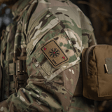 M-Tac Patch Kort Helm of Horror (Broderi) på camouflagejakke, broderet med vikinge-ægishjálmur, lavet af Cordura 500D, 8 x 5 cm.