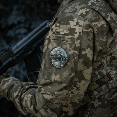 M-Tac Patch Emoji #20 med 3D PVC-effekt på camouflageuniform, taktisk morale patch med Velcro, perfekt til tøj og udstyr.