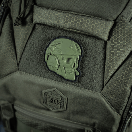 M-Tac Patch Operator 3D PVC morale patch med realistisk design og Velcro, fastgjort på taktisk taske, størrelse 6 x 7 cm.