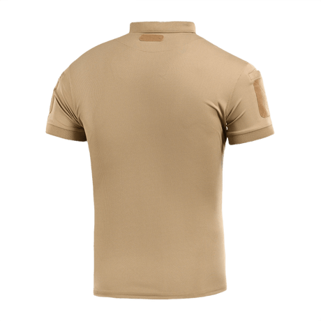 M-Tac Polo Elite Tactical Coolmax i tan farve set bagfra. Fugtabsorberende og åndbar, ideel til politi- og sikkerhedsarbejde.