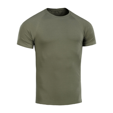 M-Tac Raglan T-Shirt 93/7 i olivengrøn med raglanærmer, lavet af 93% bomuld og 7% elastan for optimal komfort og bevægelighed.