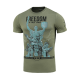 M-Tac T-Shirt Freedom med tryk af ukrainske militær- og modstandssymboler, der hylder styrke, mod og frihed. Blød bomuldsblanding.