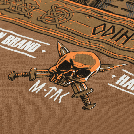 M-Tac T-Shirt Odin med detaljeret print af Odin og ravne, designet med vikingesymboler, i blød bomulds- og elastanblanding.